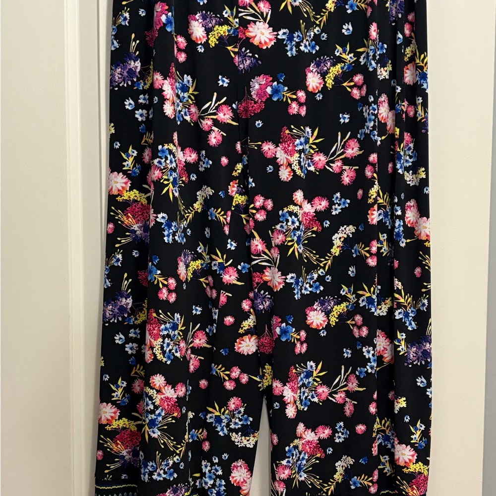Floral Women's - Black pants - Picture 1 of 5